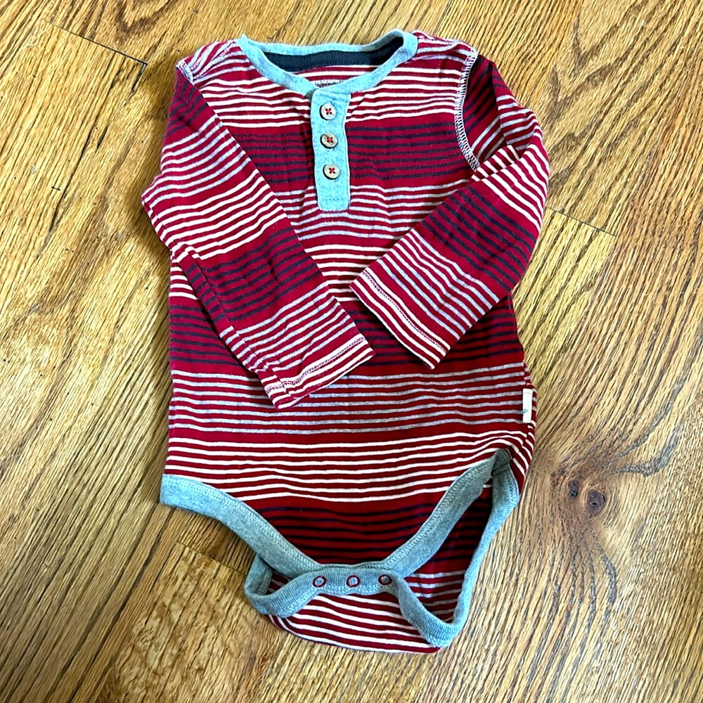 EUC Burts Beea 6-9M onesie